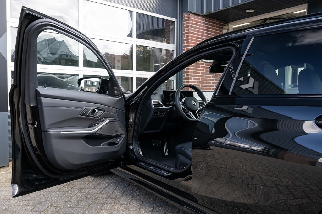 52718402-9.jpg