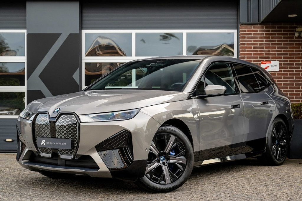 56575301
